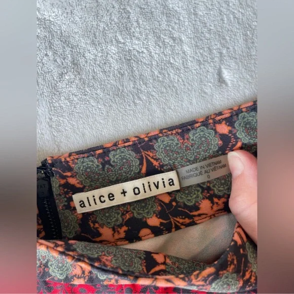 NWOT Alice + Olivia Red Patterned Wide/Flare Leg Pants Sz 0 - Picture 13 of 13